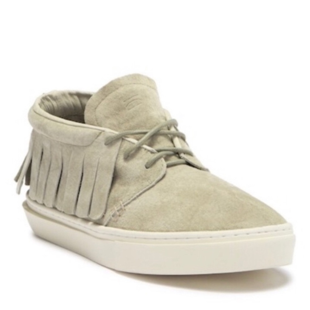 Clear weather suede fringe sneakers